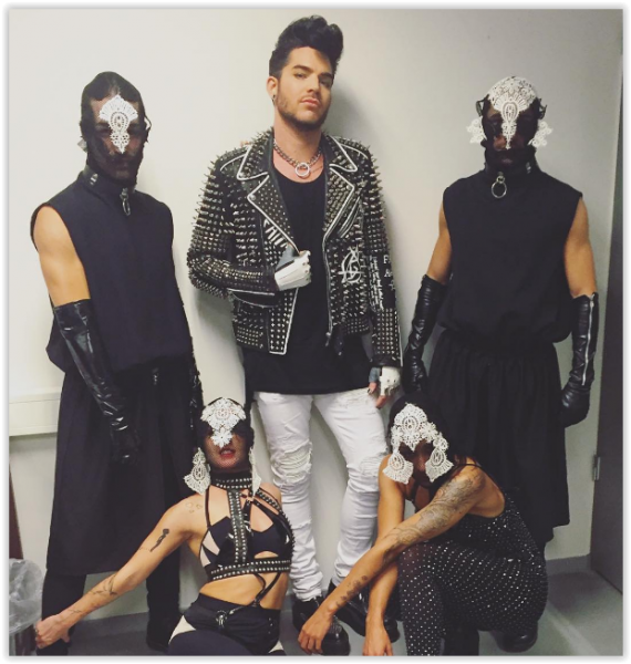 Créditos: Adam Lambert

