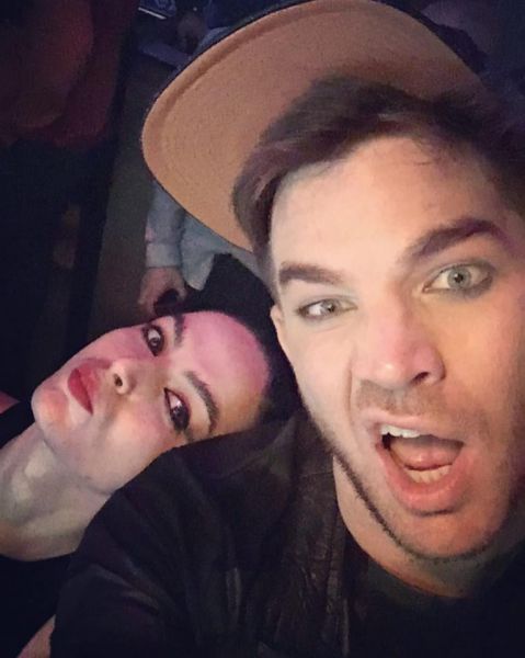 Créditos: Adam Lambert
