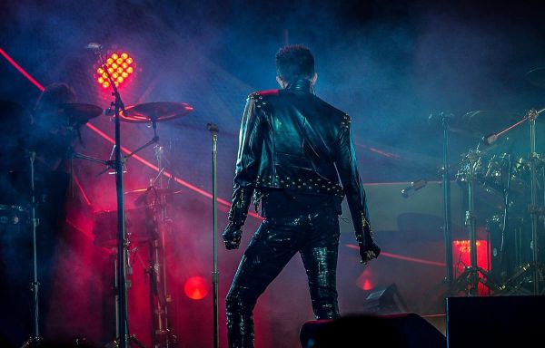 Créditos: @adamlambert_pic
