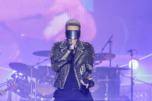 Créditos: @adamlambert_pic  
