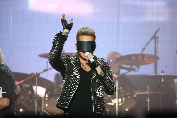 Créditos: @adamlambert_pic  
