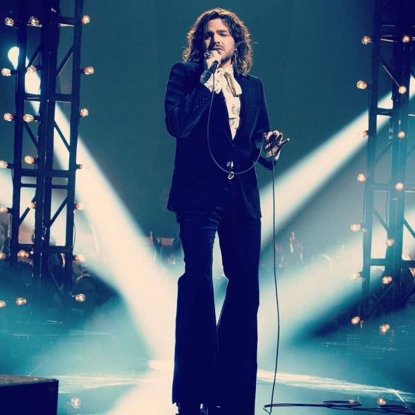 Créditos: Adam Lambert
