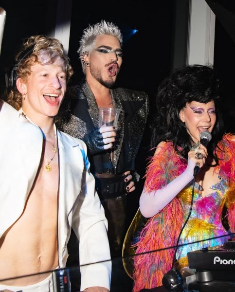 Créditos:  Adam Lambert
