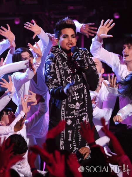 adam-lambert-divas-live-red-carpet-12172012-23-675x900.jpg