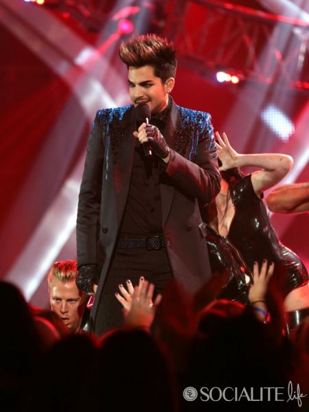 adam-lambert-divas-live-red-carpet-12172012-35-675x900.jpg