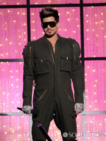 adam-lambert-divas-live-red-carpet-12172012-42-675x900.jpg