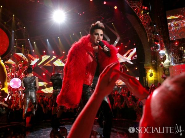 adam-lambert-divas-live-red-carpet-12172012-48-900x675.jpg