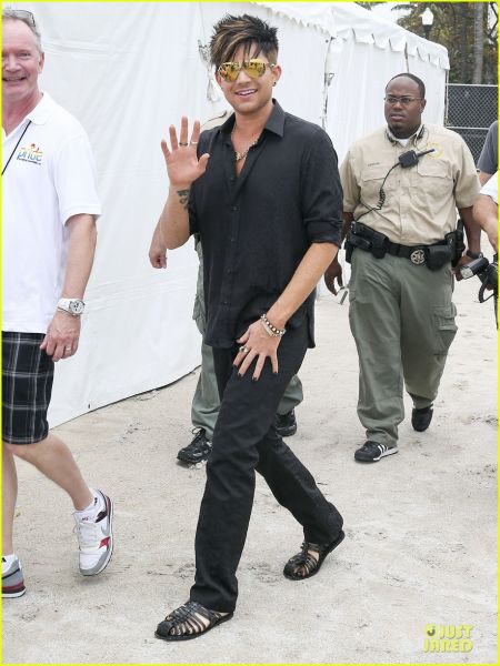 adam-lambert-miami-beach-gay-pride-parade-performer-03.jpg