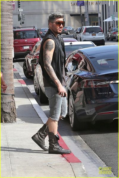 adam-lambert-tattooed-guns-sight-you-can-miss-12.jpg