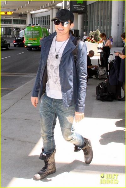 adam-lambert-trespassing-toronto-05.jpg