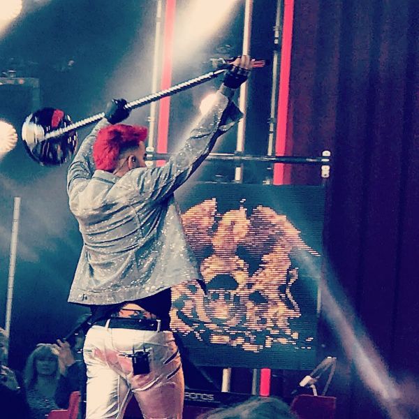 Créditos: Adam Lambert
