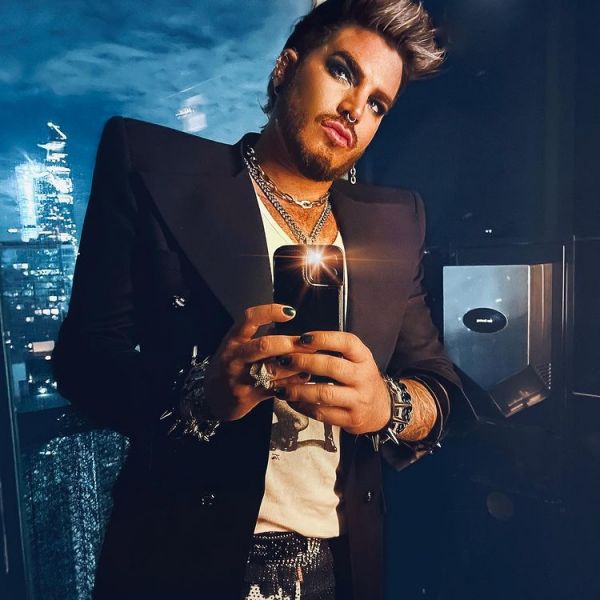 Créditos: Adam Lambert
