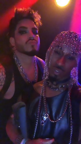 Créditos: Adam Lambert
