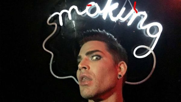 Créditos: Adam Lambert
