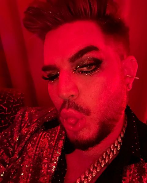 Créditos: Adam Lambert

