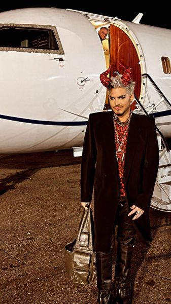 Créditos: Adam Lambert
