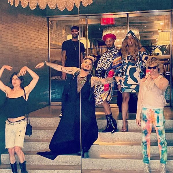 Créditos: Adam Lambert
