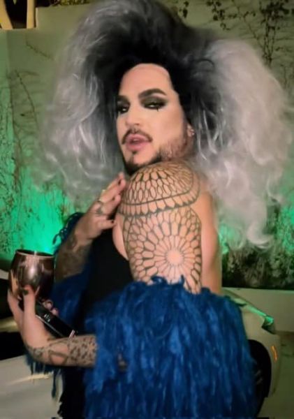 Créditos: Adam Lambert
