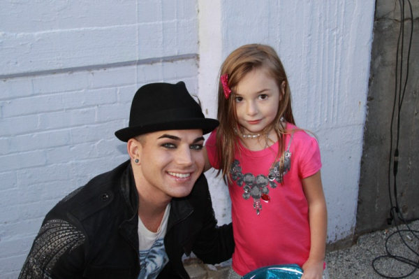 Créditos: Adam Lambert TV
