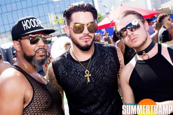 Créditos: Adam Lambert
