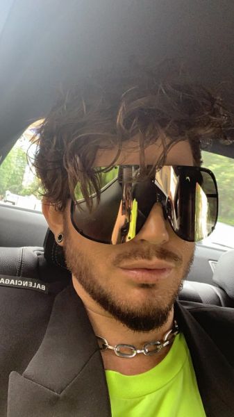 Créditos: Adam Lambert

