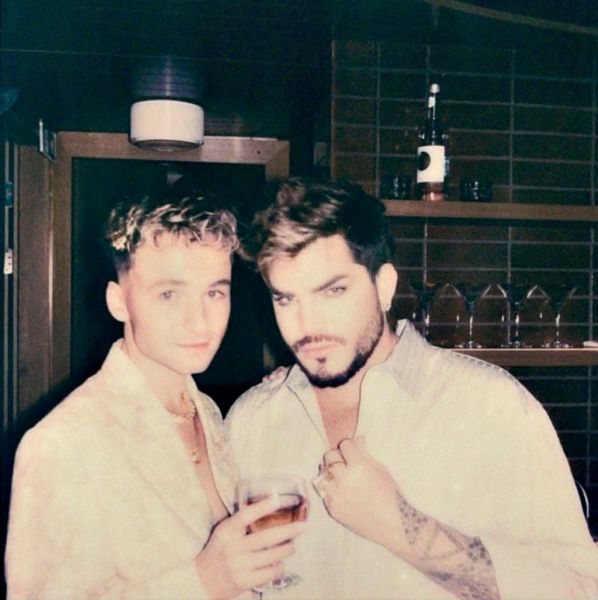Créditos: Adam Lambert
