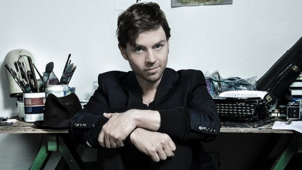 darren-hayes-2017-billboard.jpg