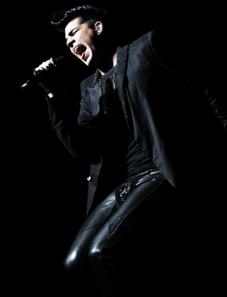 04/01
Créditos: Adam Lambert Photo Album / The Fuzzy Tube 
