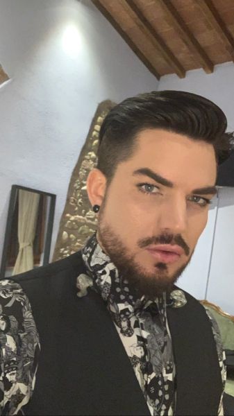 Créditos: Adam Lambert
