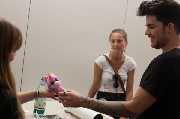 Créditos: Adam Lambert Nation
