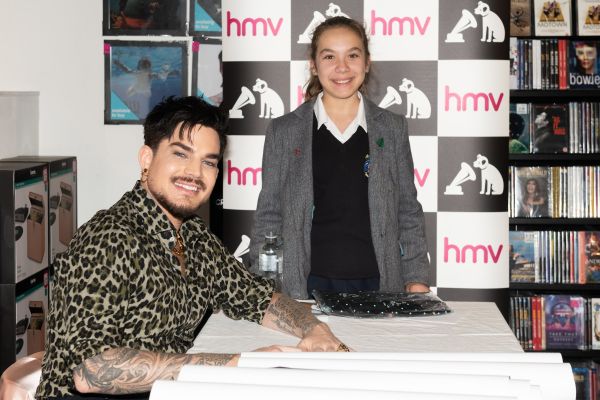 Créditos: James McCauley & Nick Allan (HMV)
