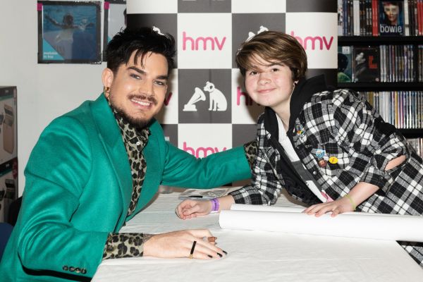 Créditos: James McCauley & Nick Allan (HMV)
