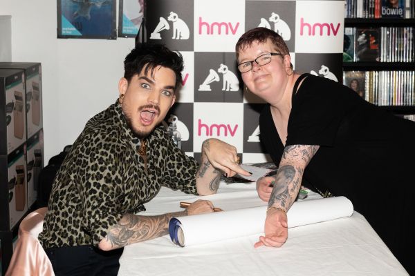 Créditos: James McCauley & Nick Allan (HMV)
