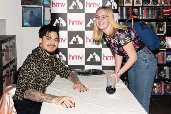 Créditos: James McCauley & Nick Allan (HMV)
