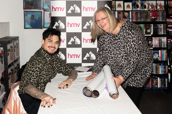Créditos: James McCauley & Nick Allan (HMV)
