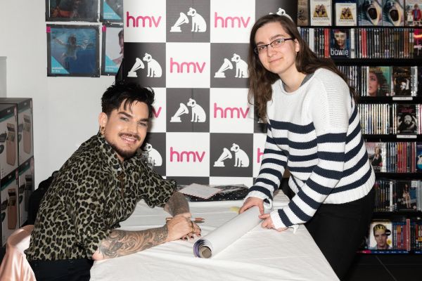 Créditos: James McCauley & Nick Allan (HMV)
