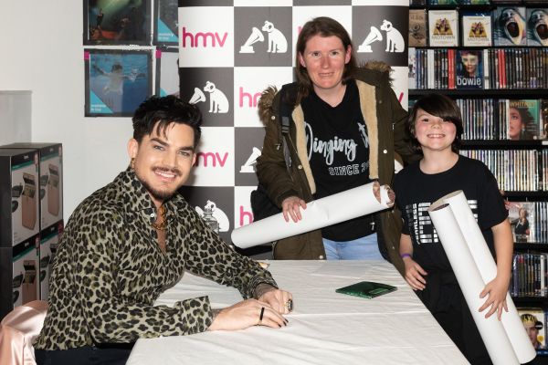 Créditos: James McCauley & Nick Allan (HMV)
