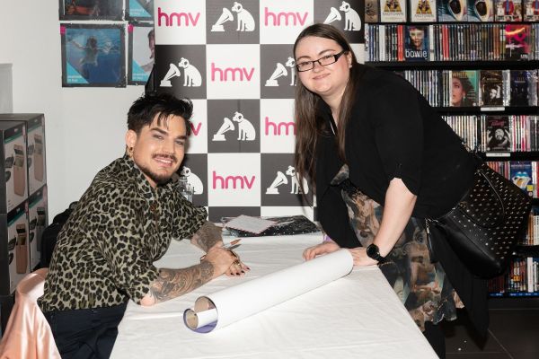 Créditos: James McCauley & Nick Allan (HMV)
