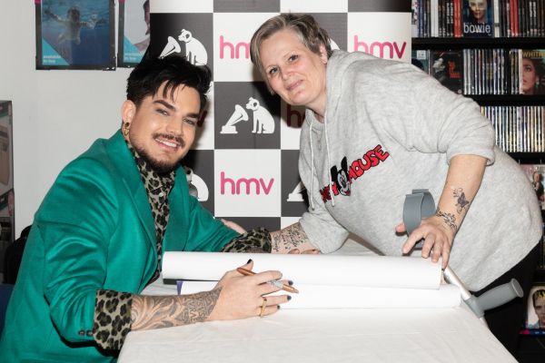 Créditos: James McCauley & Nick Allan (HMV)

