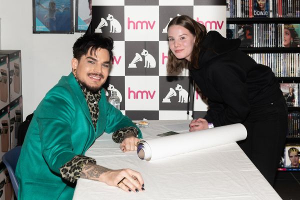 Créditos: James McCauley & Nick Allan (HMV)
