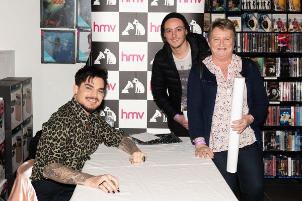 Créditos: James McCauley & Nick Allan (HMV)

