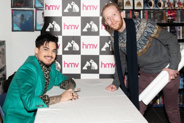 Créditos: James McCauley & Nick Allan (HMV)
