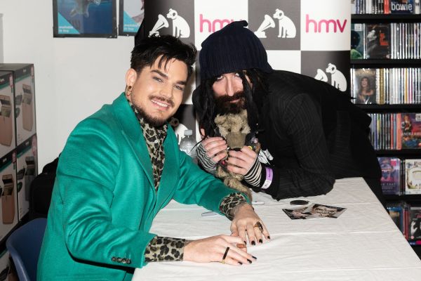 Créditos: James McCauley & Nick Allan (HMV)
