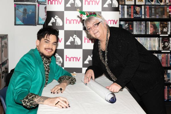 Créditos: James McCauley & Nick Allan (HMV)
