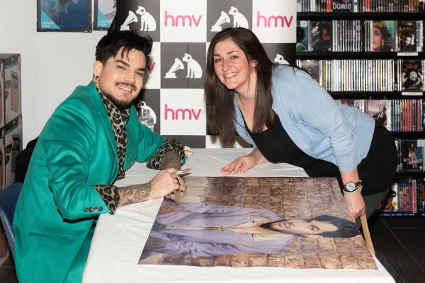 Créditos: James McCauley & Nick Allan (HMV)
