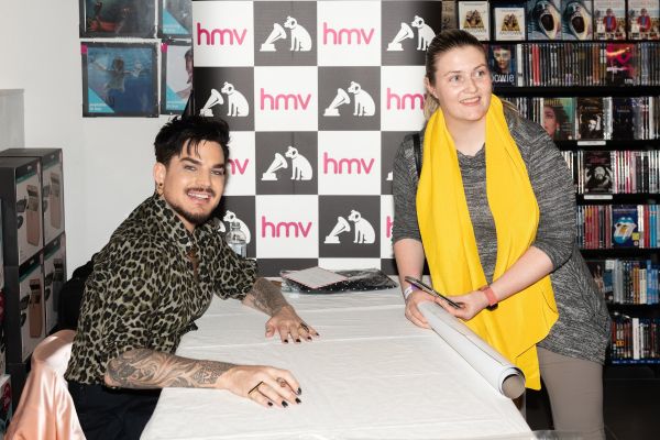 Créditos: James McCauley & Nick Allan (HMV)

