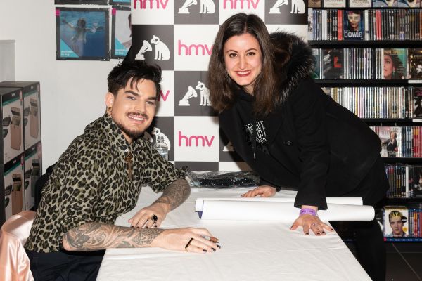 Créditos: James McCauley & Nick Allan (HMV)
