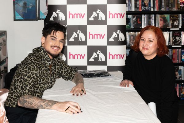 Créditos: James McCauley & Nick Allan (HMV)
