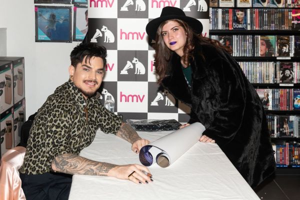 Créditos: James McCauley & Nick Allan (HMV)
