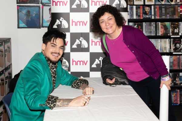 Créditos: James McCauley & Nick Allan (HMV)
